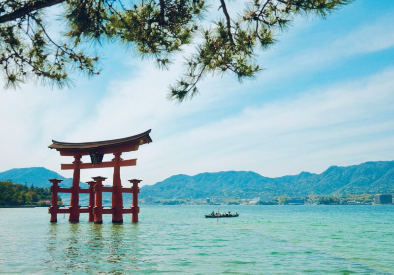 初詣の風景 — 厳密な参拝ではなく、新年の区切りとして