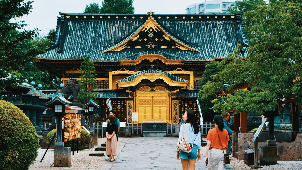 喫茶店の時間 — 古い店に流れる、もう一つの速度