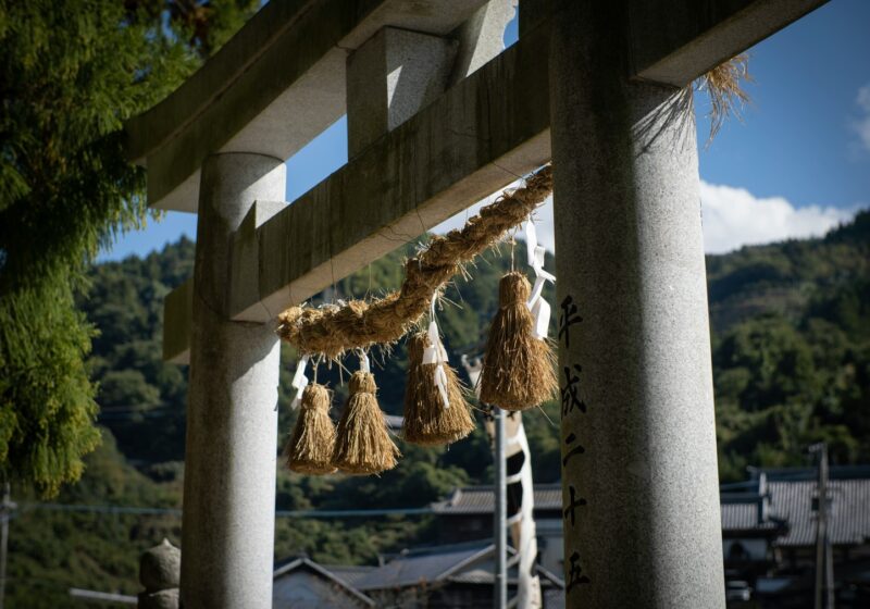 七夕の短冊 — 伝説の引力と、現代の祭りの距離